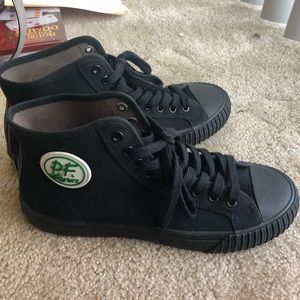 chuck taylors vs pf flyers